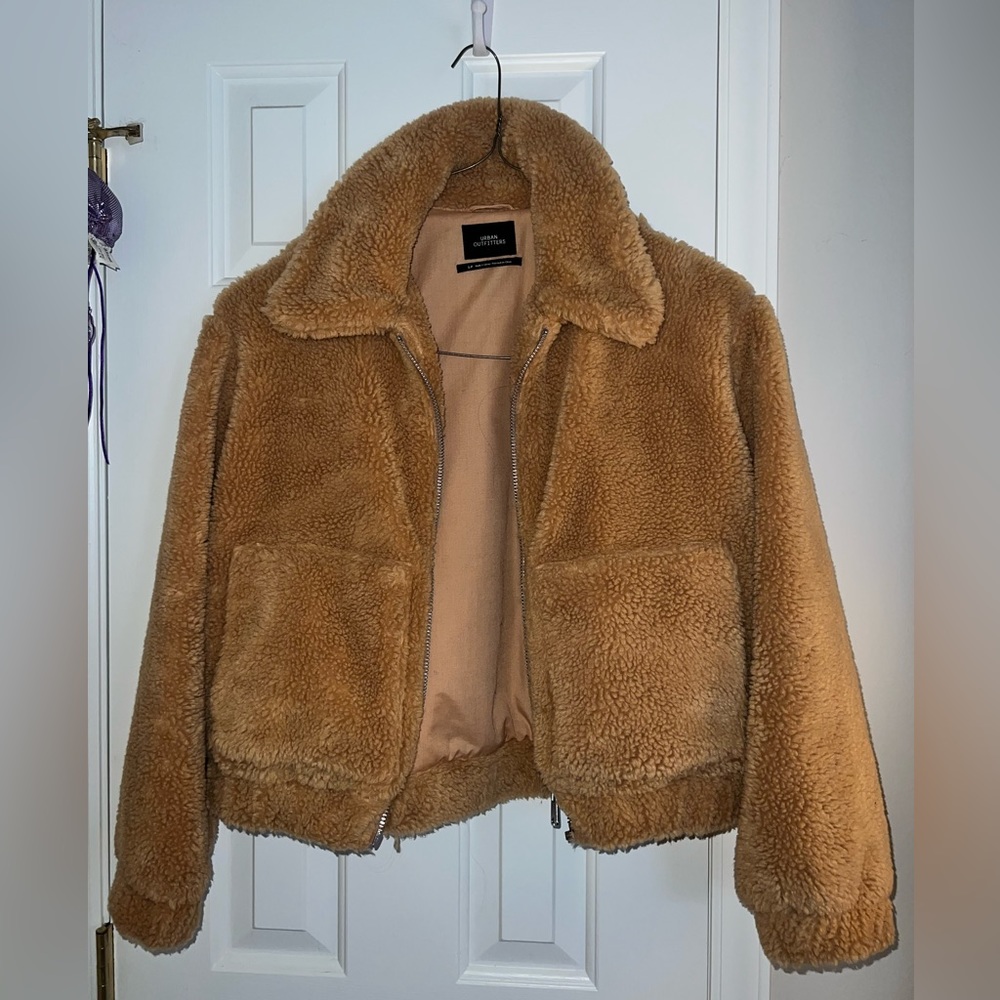 URBAN OUTFITTERS - Teddy Cropped Jacket